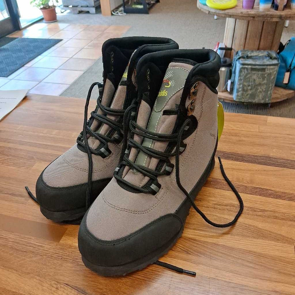 Cleated wading boot