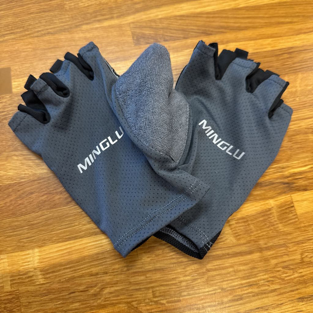 Fingerless cycling gloves