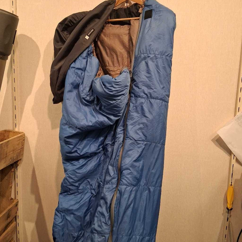 Sleeping Bag w/ stuff sack
