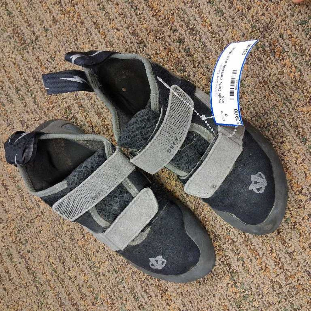 Defy climbing shoe