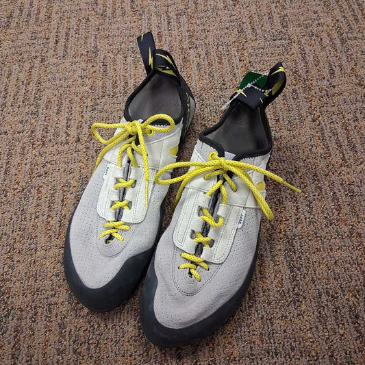 Defy lace-up climbing shoe