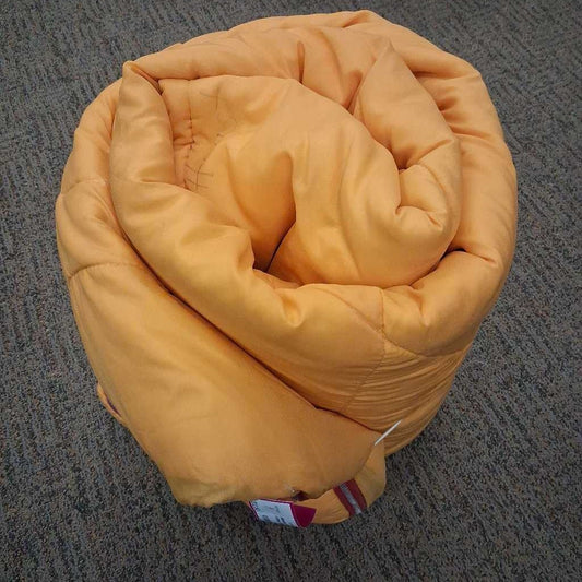 sleeping bag, synthetic fill, rating unknown,worn