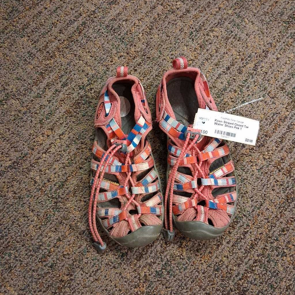 Striped Closed Toe Water Shoes