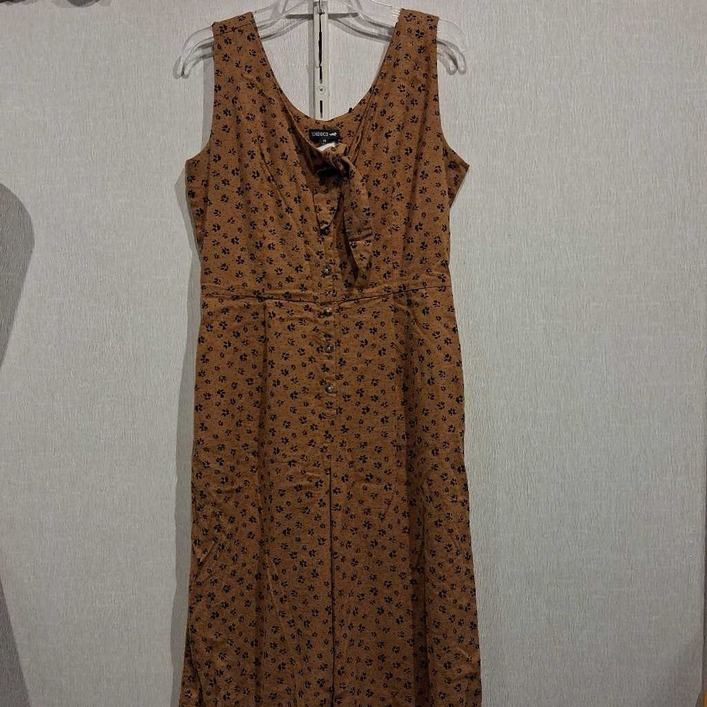 Sleeveless Dress (Missing Top Button)