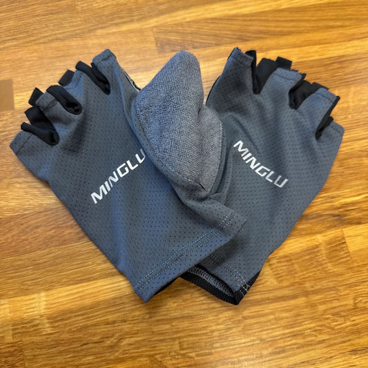 Fingerless cycling gloves