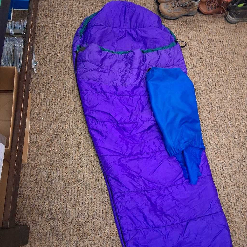 Sleeping Bag w/ stuff sack