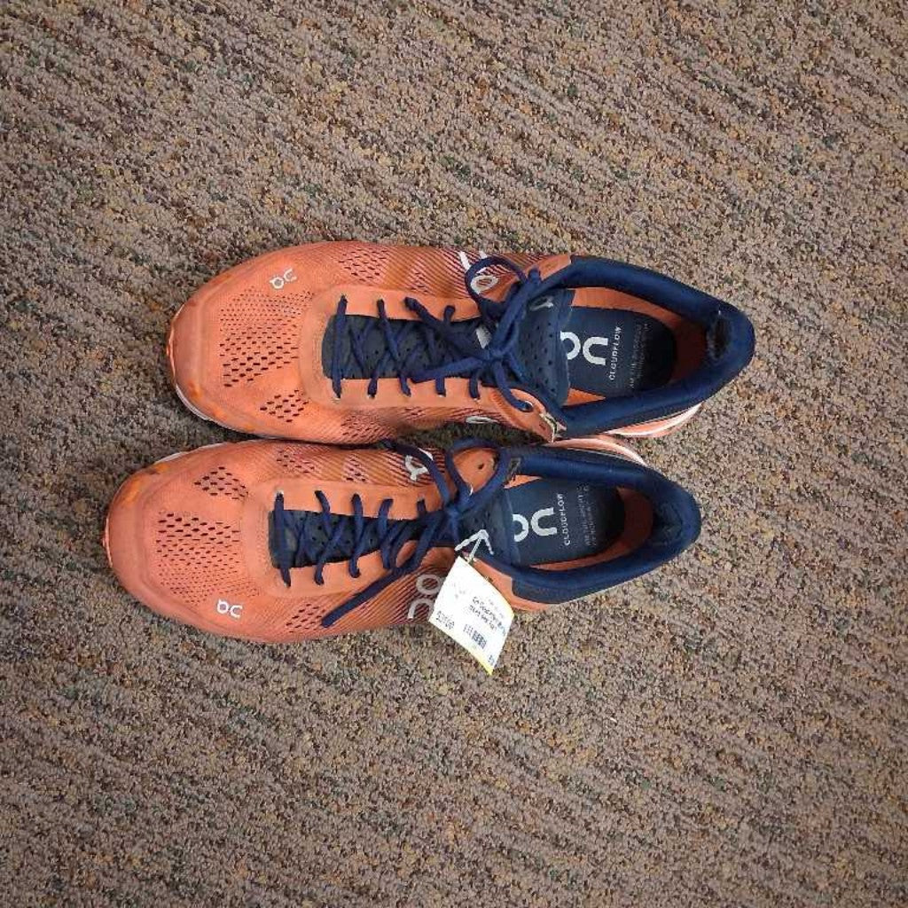 Athletic Shoe (*some tread wear)