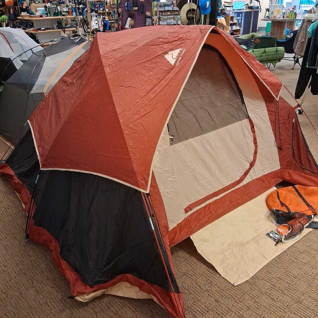 4 Person Tent (*Missing one rainfly hook)