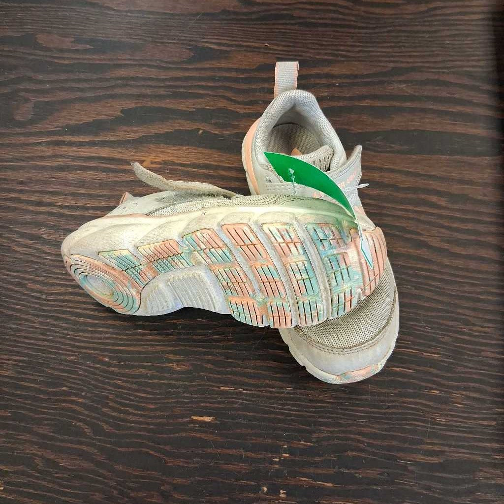 Tennis shoe, youth