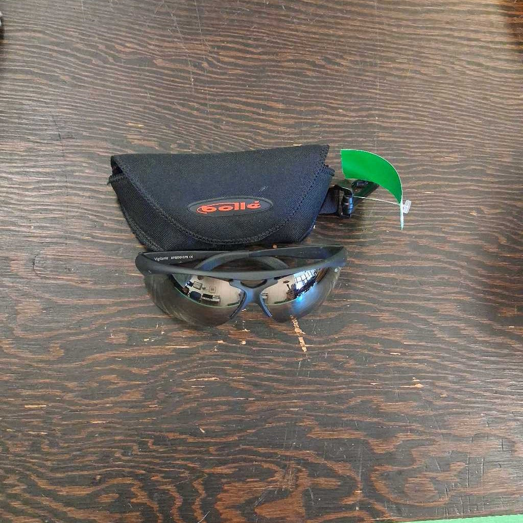 Sunglass w/ extra lenses